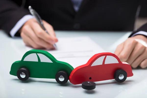 Houston Car Accident Lawyer vs Insurance Adjusters: Who Really Wins?