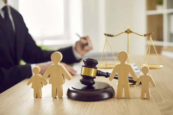Local Florida Family Law Attorneys vs. Large Firms: What’s Better?