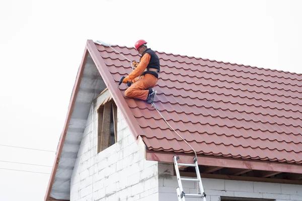 Hiring the Right Contractor for Roof Repairs