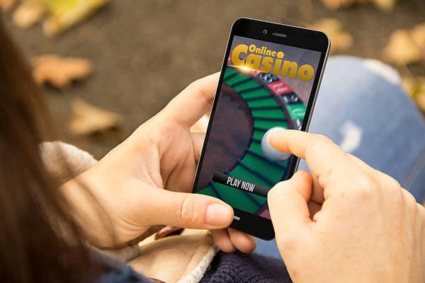 Exploring Different Ways to Play at a Singapore online casino