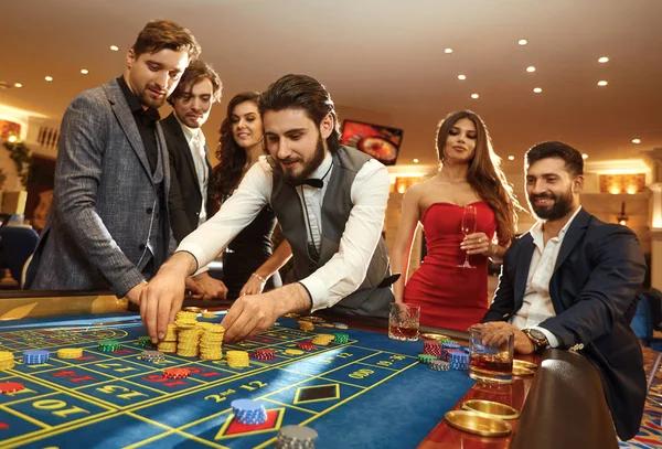 Understanding Different Betting Rounds in a ポーカー ゲーム
